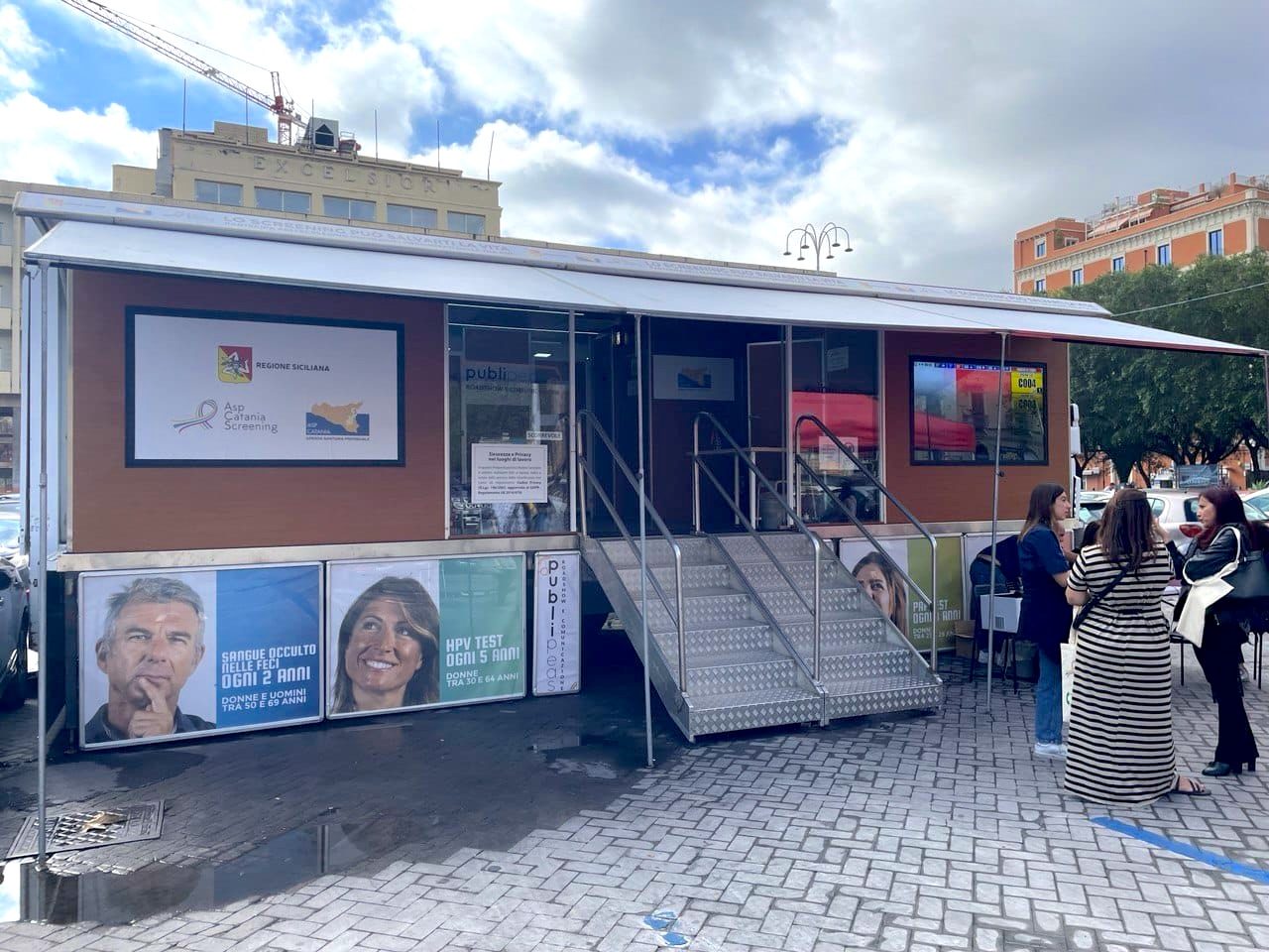 Camper della campagna “Prevenzione in movimento” dell’ASP di Catania per gli screening oncologici gratuiti, supportata da Sinapsys con la piattaforma digitale ScreenSì e assistenza operativa sul territorio.