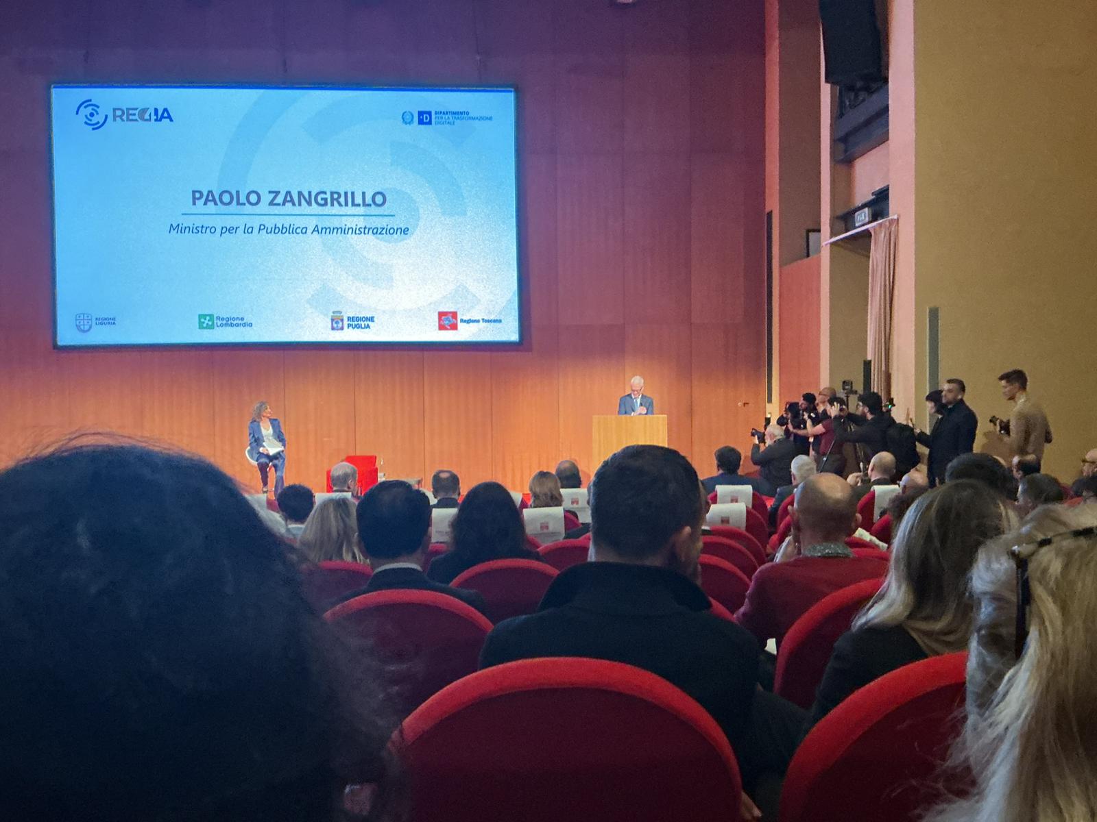 Evento di presentazione del progetto Reg4IA con intervento istituzionale del ministro Zangrillo in sala durante una conferenza sull’Intelligenza Artificiale nella Pubblica Amministrazione