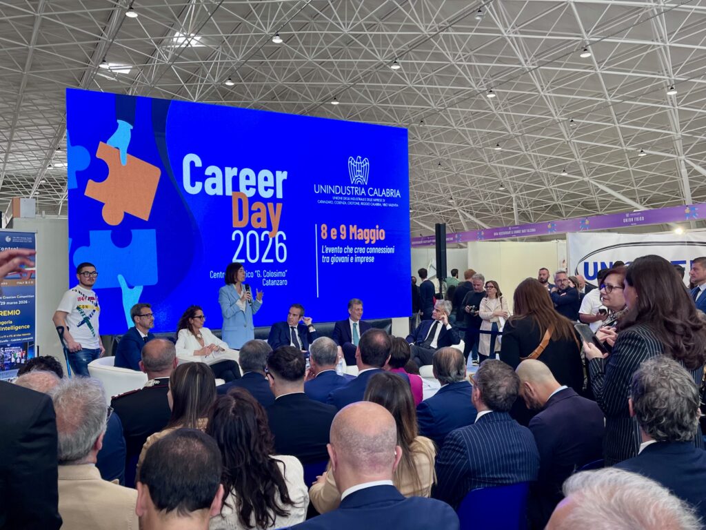 Career Day Unindustria Calabria 2026 al Polo Fieristico Giovanni Colosimo di Catanzaro: istituzioni, imprese e professionisti durante l’evento dedicato a occupazione, innovazione digitale, competenze STEM e trasformazione del lavoro in Calabria.
